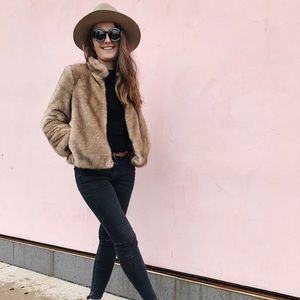 Meet your Posher, Magda